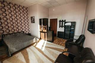 Гостиница Придорожная Ейск Улучшенный двухместный номер с 1 кроватью-9